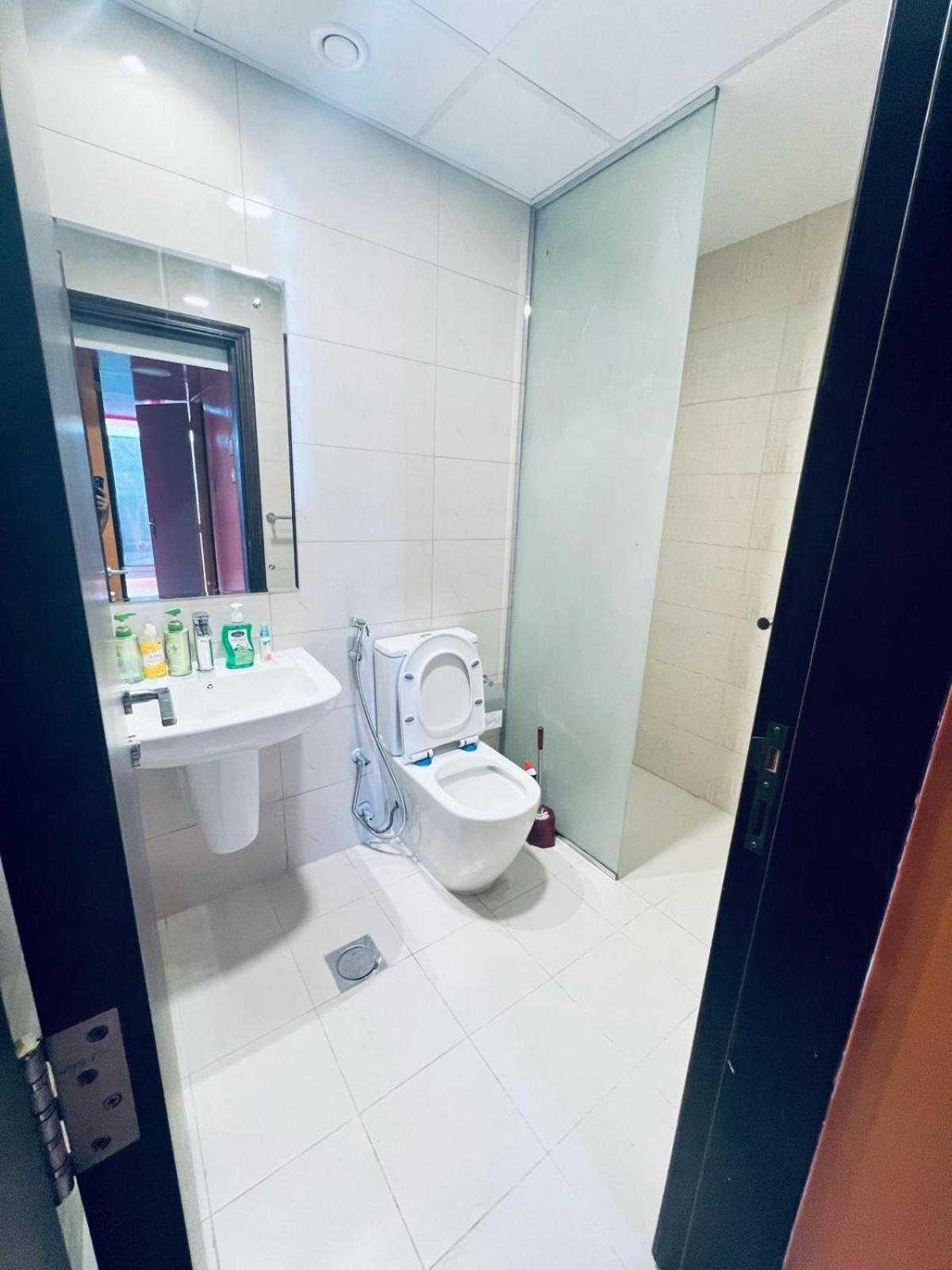 Moon Backpackers Burjman Exit 2, Family Partitions, Loft Partitions, Apartment Dubai Exterior photo