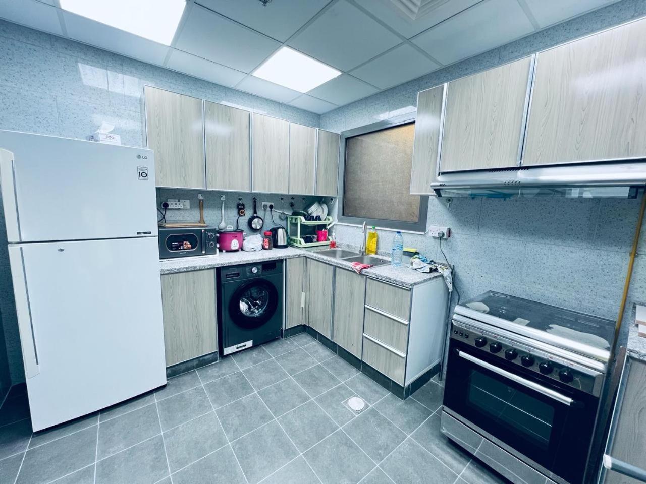 Moon Backpackers Burjman Exit 2, Family Partitions, Loft Partitions, Apartment Dubai Exterior photo